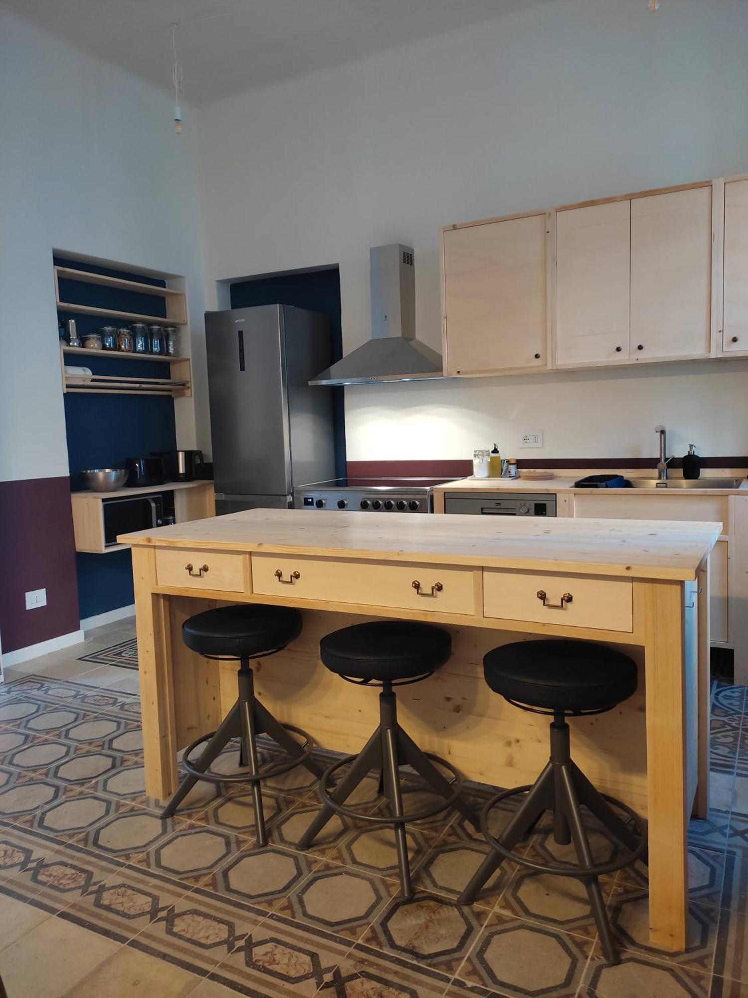 Lostabile Guesthouse & Coworking Bari Bagian luar foto